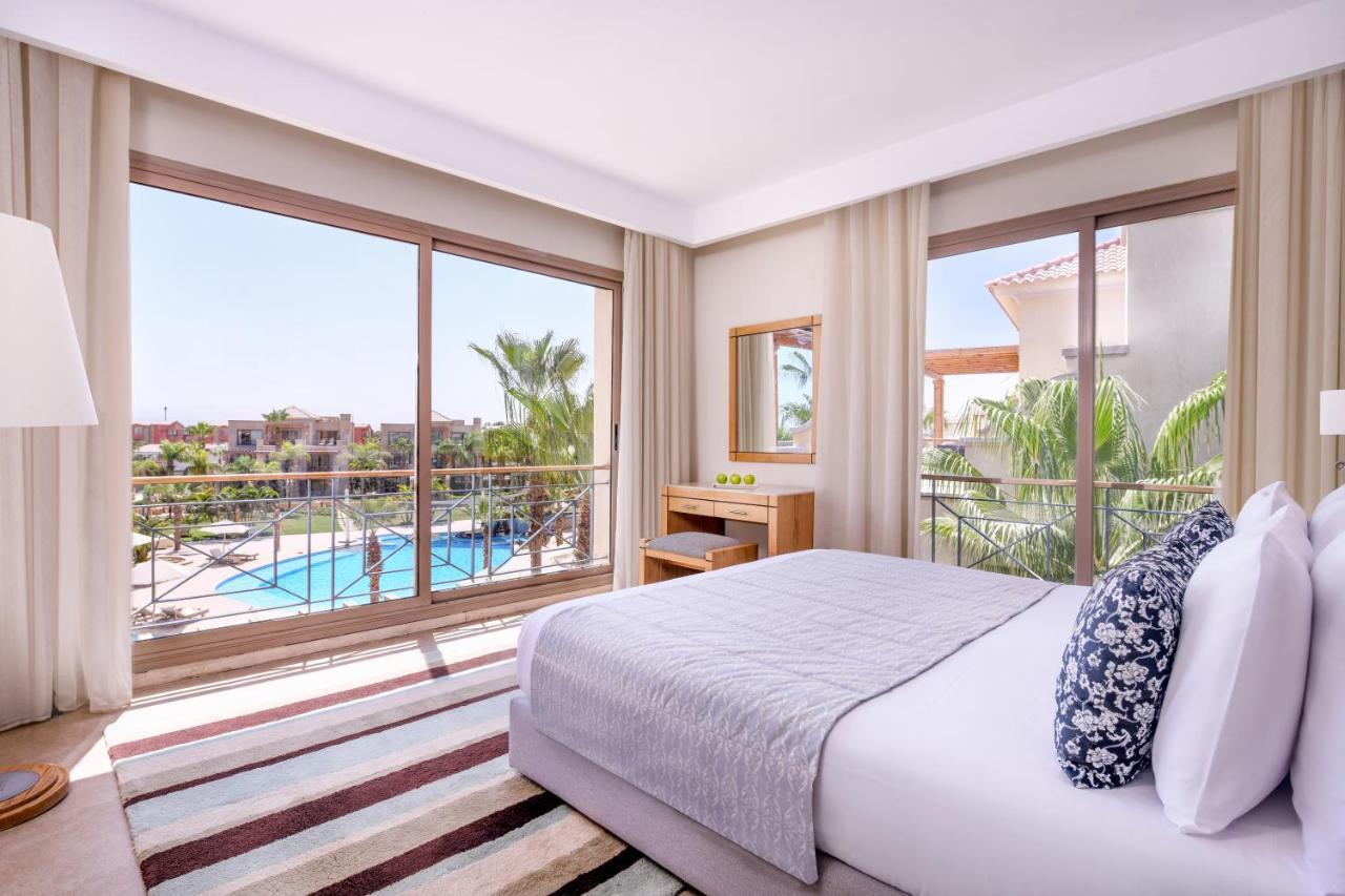 Jaz Little Venice Golf Resort Ain Sukhna Ngoại thất bức ảnh A bedroom at the Hilton Luxor