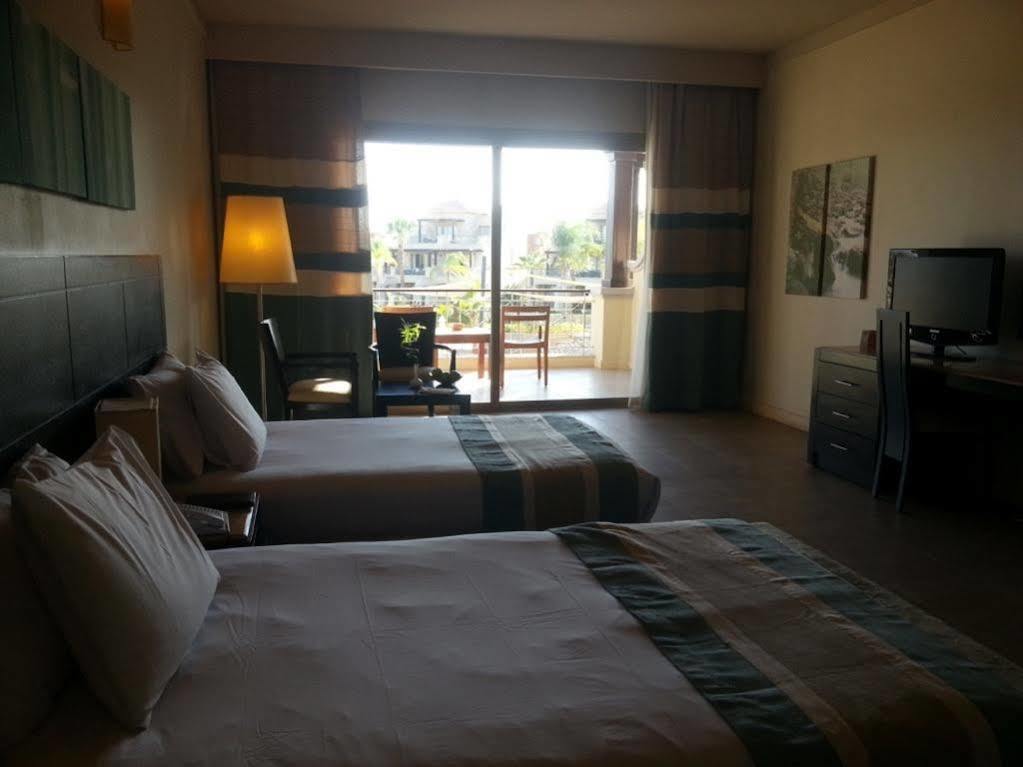 Jaz Little Venice Golf Resort Ain Sukhna Ngoại thất bức ảnh A room at the hotel