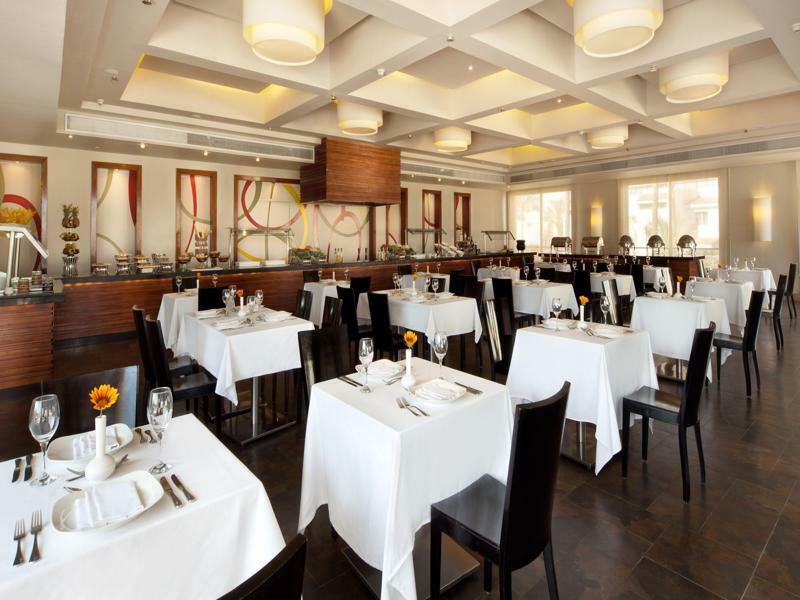 Jaz Little Venice Golf Resort Ain Sukhna Ngoại thất bức ảnh The restaurant
