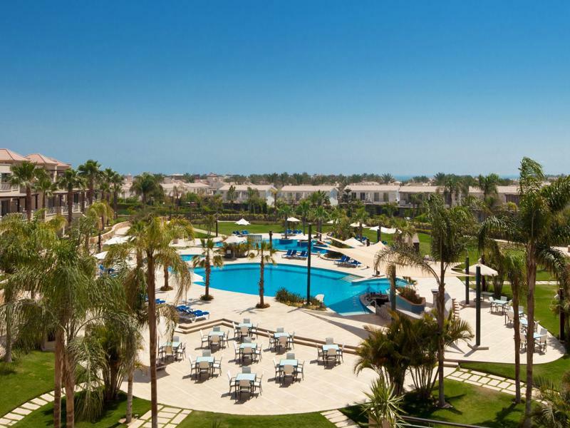 Jaz Little Venice Golf Resort Ain Sukhna Ngoại thất bức ảnh The swimming pool at the resort